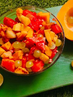 फल सलाद(fruit salad recipe in hindi) रेसिपी मुख्य फोटो