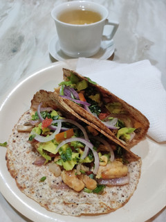 Una foto de Tortillas integrales con pollo