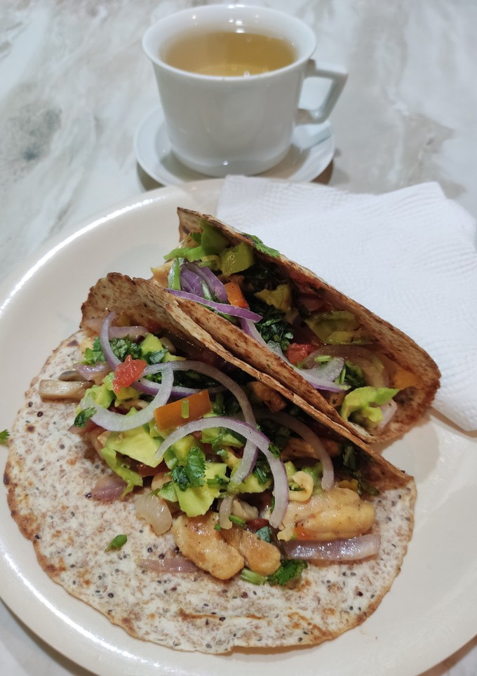 Una foto de Tortillas integrales con pollo