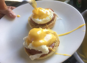 Una foto de Huevos Benedictinos a la Sonorense