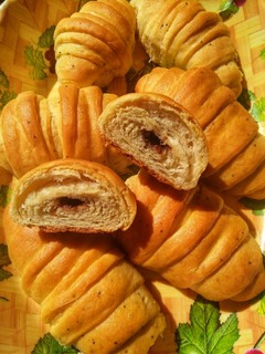 A picture of Spicy croissants with chocolate filling.