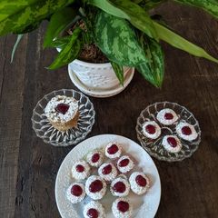 A picture of Runeberg cake.