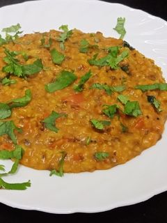 વઘારેલી ખીચડી (Vaghareli Khichdi Recipe In Gujarati) રેસીપી મુખ્ય ફોટો