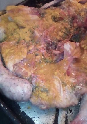 Una foto de Pollo al horno con papas y boniatos