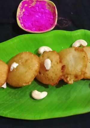 सूजी के पुए(suji ke pue recipe in hindi) रेसिपी मुख्य फोटो