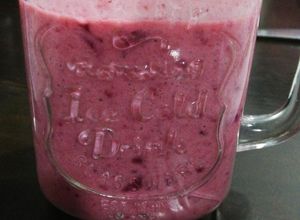 Una foto de Batido 🥤 de Mora con ciruela