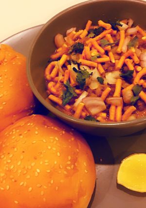 A picture of Puneri Misal Paav.