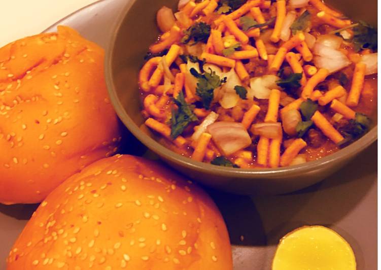 Step-by-Step Guide to Prepare Quick Puneri Misal Paav