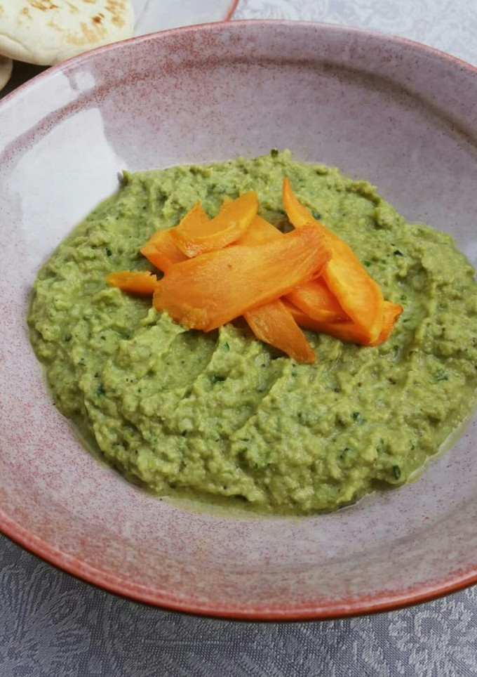 Una foto de Baba Ganoush al perejil o paté vegano de berenjena