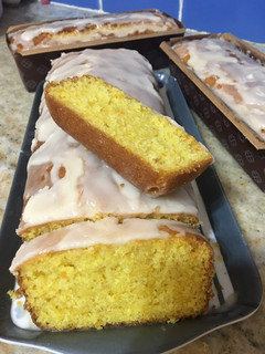 Una foto de Budín de mandarina en licuadora con glasé