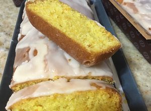 Una foto de Budín de mandarina en licuadora con glasé