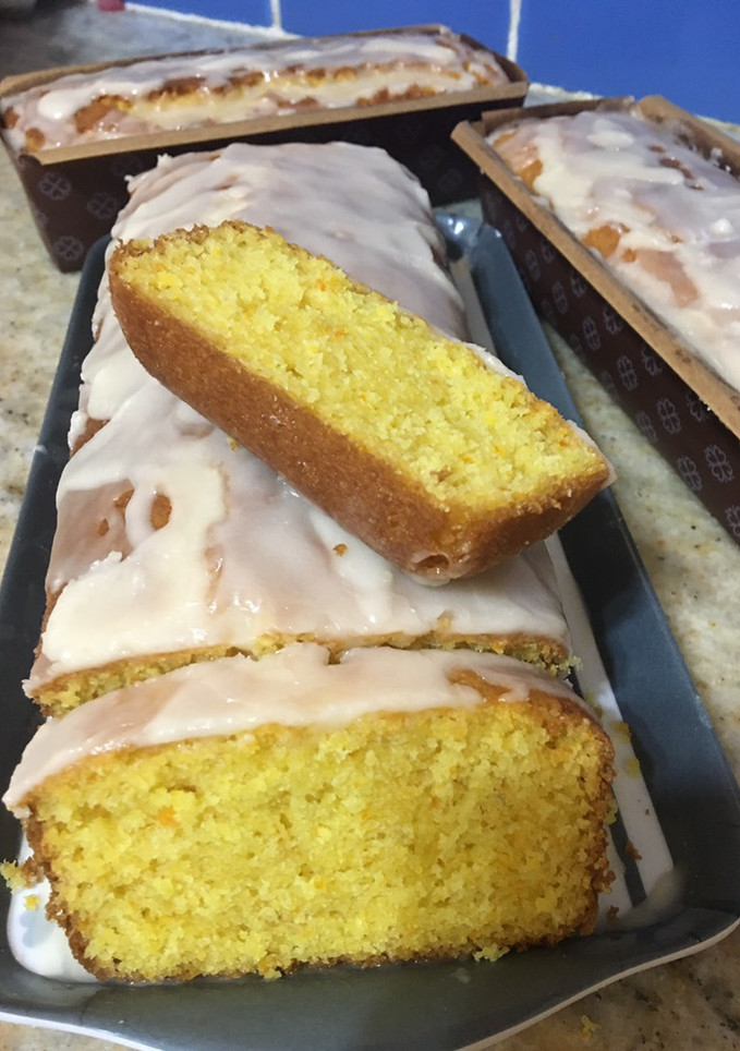 Una foto de Budín de mandarina en licuadora con glasé