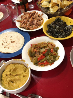 Una foto de Fajitas de pollo marinado y calamar