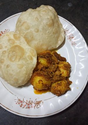 লুচি আলুর দম (luchi alur dum recipe in Bengali) রেসিপির প্রধান ছবি