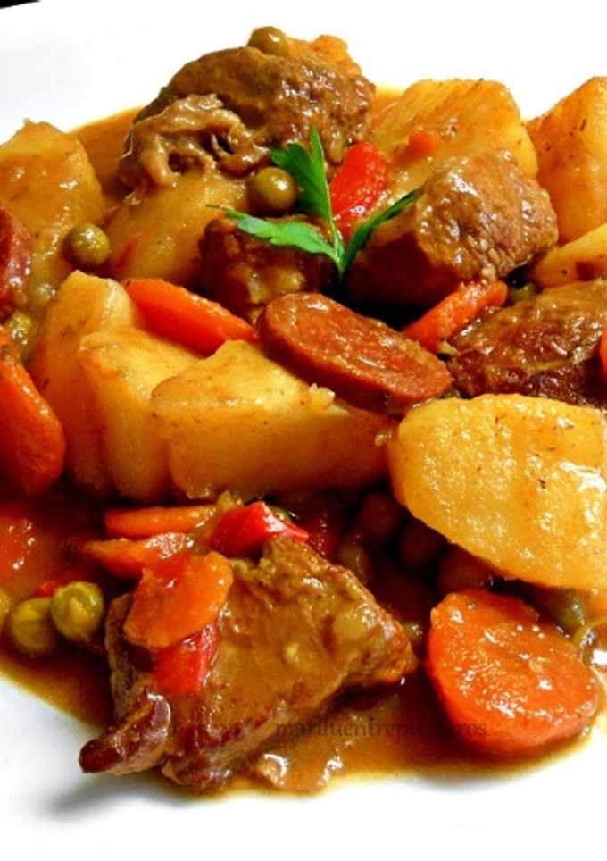 Una foto de Guiso de carne con chorizo