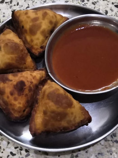 સમોસા (Samosa Recipe in Gujarati) રેસીપી મુખ્ય ફોટો