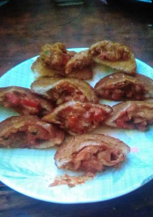 A picture of Creamy chicken pockets.