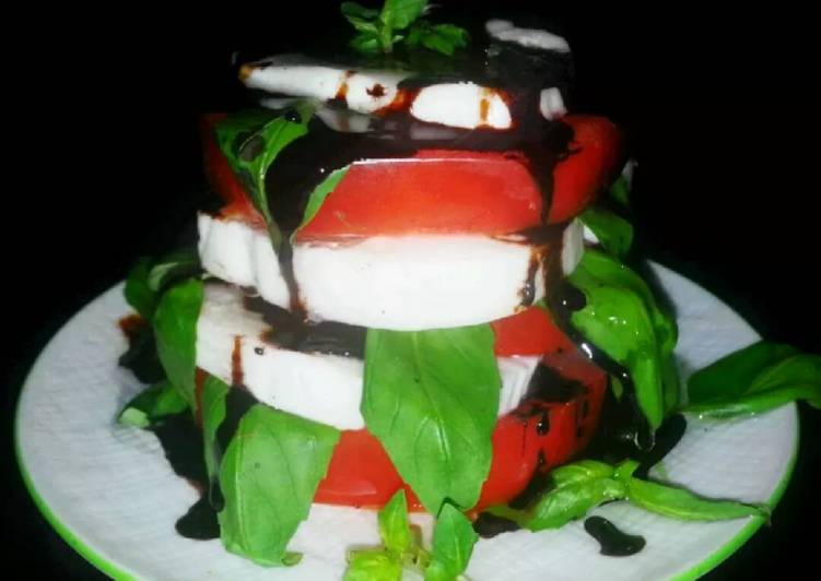 Recipe of Any-night-of-the-week Mike&#39;s Caprese Salad With Balsamic Reduction