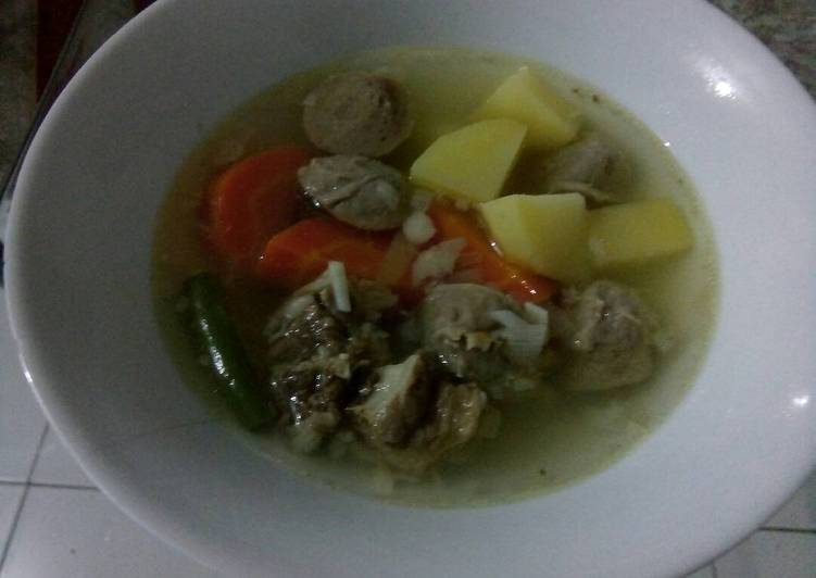 Sup iga bakso