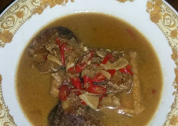 Bagaimana Menyiapkan Semur kuthuk (ikan gabus) yang Lezat Sekali