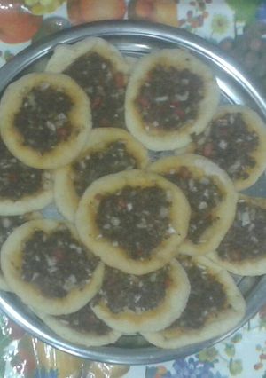 صورة لوصفة فطائر لحم بعجين لذيذة