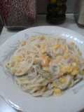 Pasta para uno con maíz y tocineta