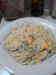 Una foto de Pasta para uno con maíz y tocineta
