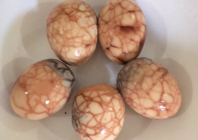 Langkah Mudah untuk Membuat Telur Pindang Marmer, Enak Banget