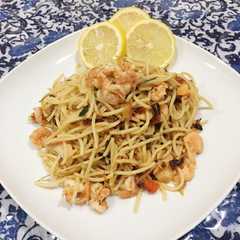 A picture of Salmon shrimp with spicy spaghetti ❤️.