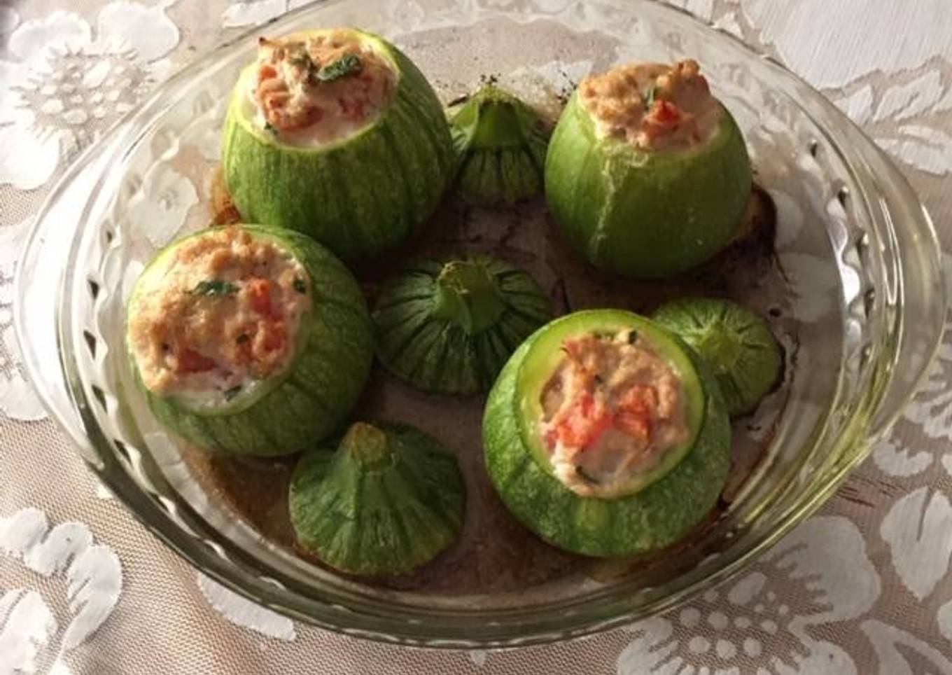 Calabacitas rellenas de atún