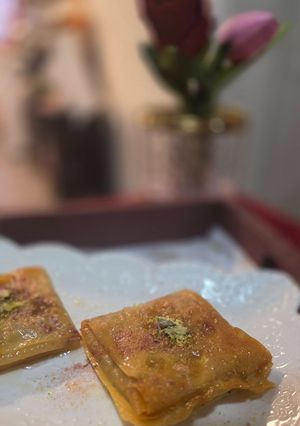 A picture of Khoya stuffed box patties.