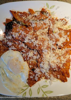 A picture of Chilaquiles Rojos.