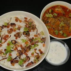 A picture of Ghee Rice & Chicken Curry.