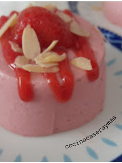 Una foto de Postre de queso y fresas