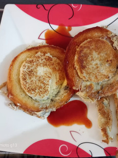 A picture of Garlic bread egg toast.