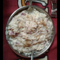 A picture of White sauce maggi.