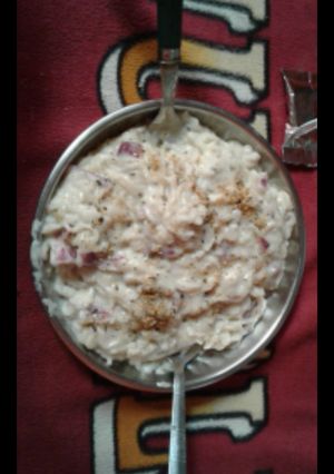 A picture of White sauce maggi.