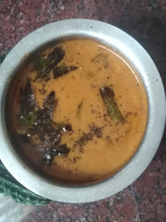 பாகற்காய் புளிக்குழம்பு (Paakarkaai pulikulambu recipe in tamil) செய்முறை முக்கிய புகைப்படம்