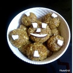 A picture of Oats and Musli laddu.