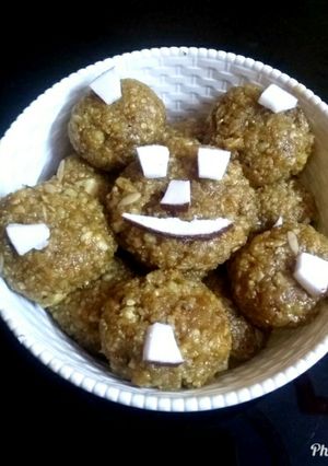 A picture of Oats and Musli laddu.