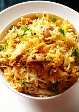 A picture of Mushroom biryani.