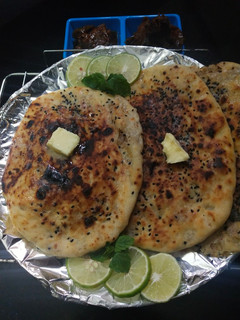 अमृतसरी आलू प्याज़ कुलचा (Amritsari aloo pyaz kulcha recipe in Hindi) रेसिपी मुख्य फोटो