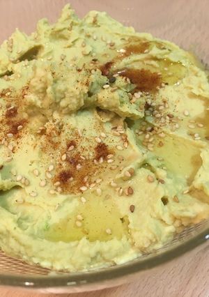 Foto principal de Hummus con aguacate