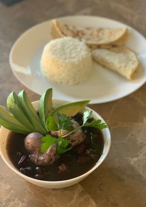 Una foto de Sopa de frijoles negros