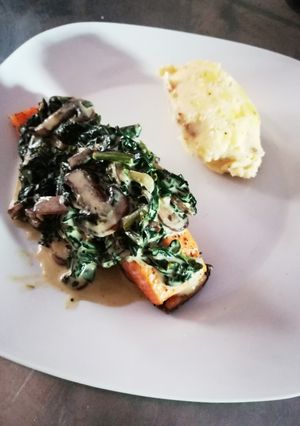 Una foto de Salmón a la florentina