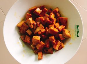 Hình của món Chả lụa xào bơ cay.