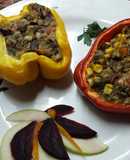 Pimientos o morrones rellenos con berenjenas, quinoa y tomate
