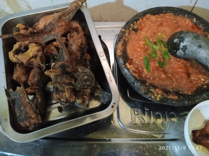Cara Gampang Menyiapkan Resep Pecel lele sambel penyet yang Uenak Anti Ribet, Mantap