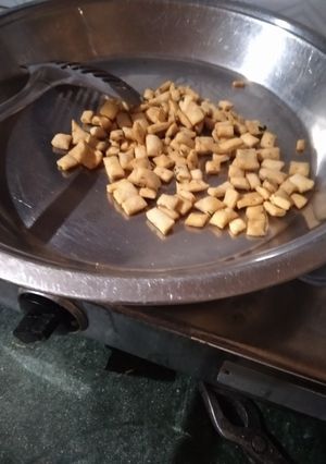 खस्ता मठरी (khasta mathri recipe in Hindi) रेसिपी मुख्य फोटो