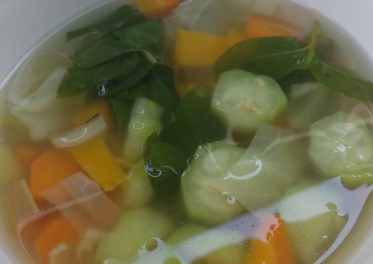 Resep Sup LaWoYong (labu wortel oyong) yang simpel